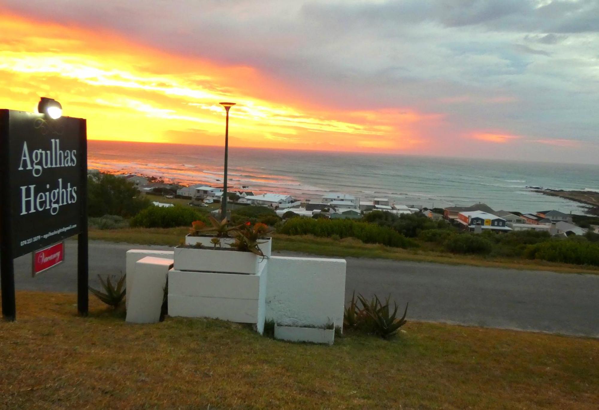 Agulhas Heights Self-Catering Cottages Extérieur photo